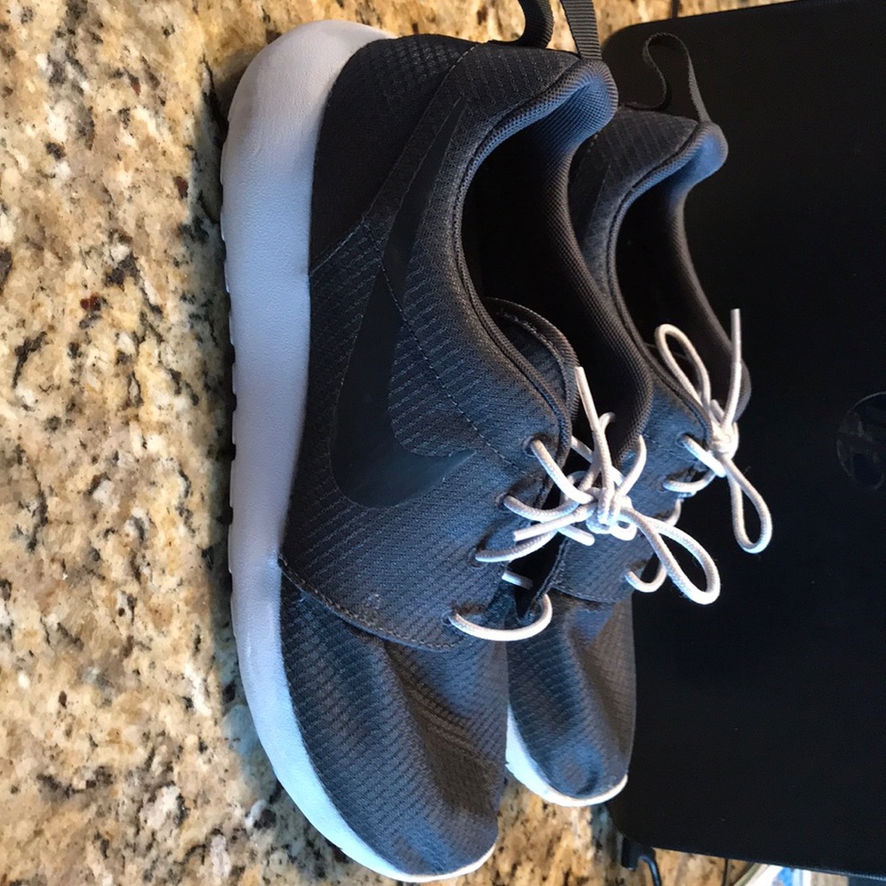 Women’s Roshes